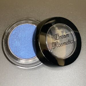 410 Snob Highly pigmented eyeshadow